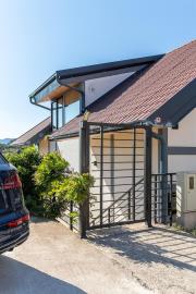 prostornyj-dom-s-3-spalnyami-i-velikolepnymi-vidami-na-boko-kotorskij-zaliv-v-tivate_05