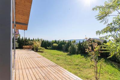 prostornyj-dom-s-3-spalnyami-i-velikolepnymi-vidami-na-boko-kotorskij-zaliv-v-tivate_07