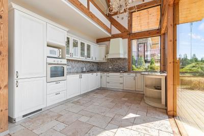 prostornyj-dom-s-3-spalnyami-i-velikolepnymi-vidami-na-boko-kotorskij-zaliv-v-tivate_13