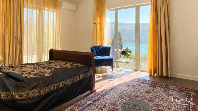 unikalnaja-villa-s-bassejnom-i-panoramnymi-vidami-na-more_14