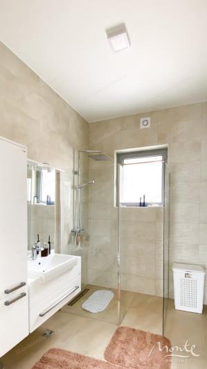 Image No.22-Villa de 4 chambres à vendre à Kumbor