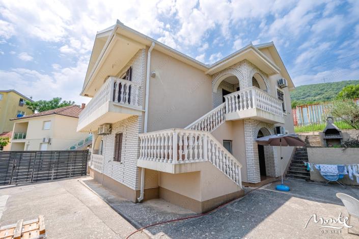 Image No.2-Maison de 5 chambres à vendre à Bijela