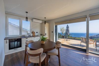 villa-la-kosta-v-tihom-poselke-markovichi-s-bassejnom-tropicheskimi-palmami-i-elegantnym-dizajnom_12