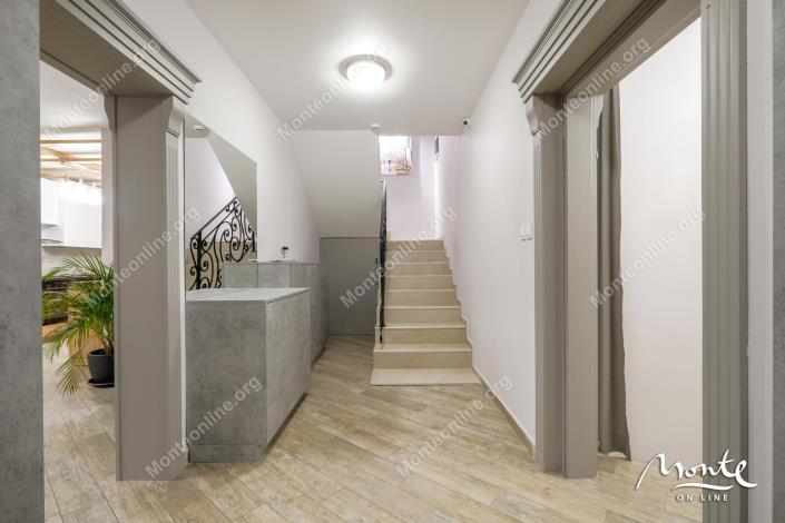 Image No.4-Maison de 5 chambres à vendre à Tivat