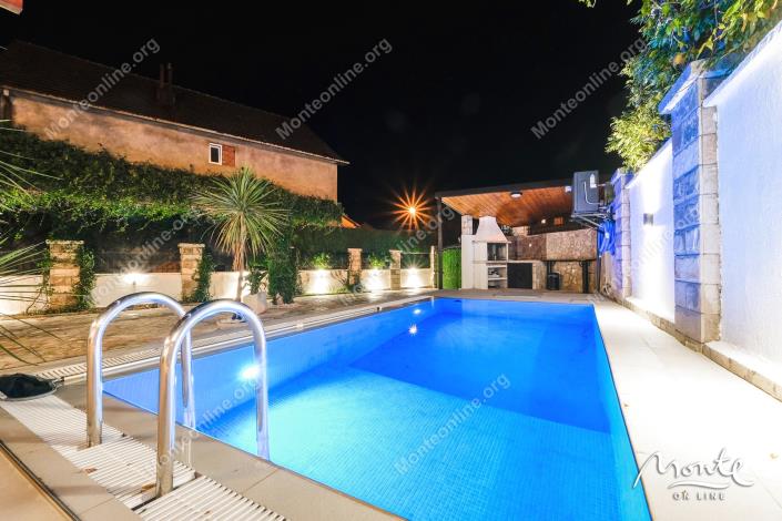 Image No.2-Maison de 5 chambres à vendre à Tivat