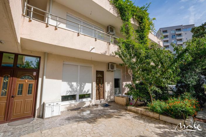 Image No.9-13 Bed Hotel for sale