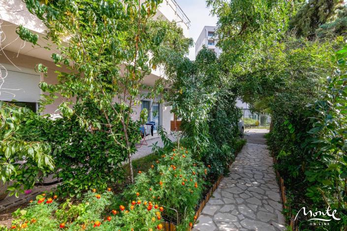 Image No.8-13 Bed Hotel for sale