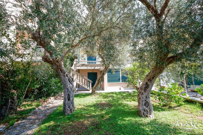 Image No.2-Maison de 8 chambres à vendre à Sveti Stefan