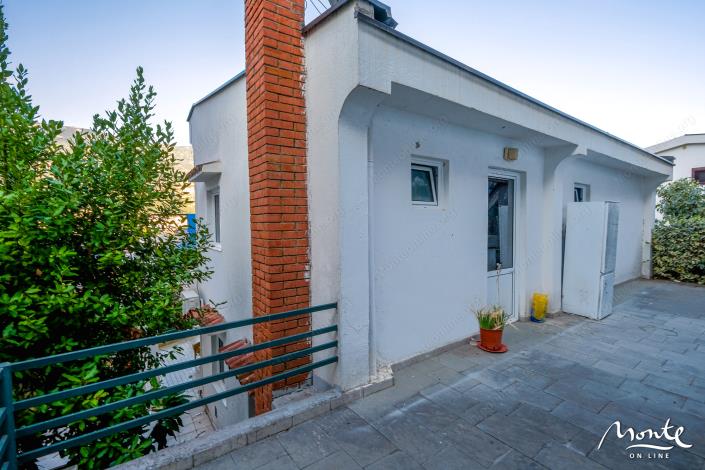 Image No.3-6 Bed House for sale