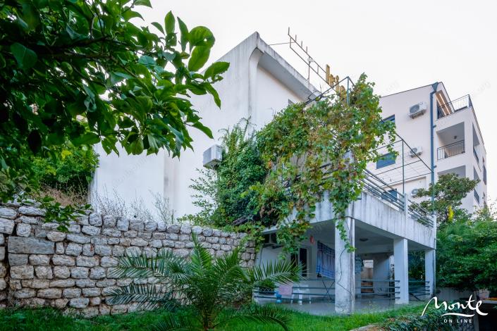 Image No.4-6 Bed House for sale