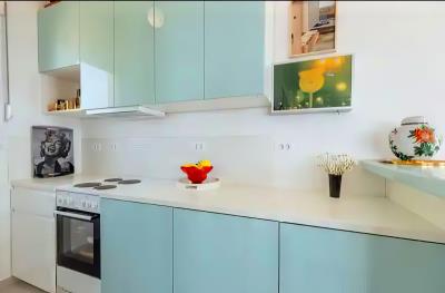 sovremennaya-villa-s-bassejnom-v-zhivopisnom-podi-herczeg-novi_07