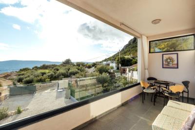 sovremennaya-villa-s-bassejnom-v-zhivopisnom-podi-herczeg-novi_14