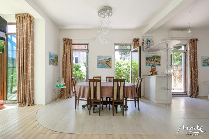 Image No.7-6 Bed House for sale