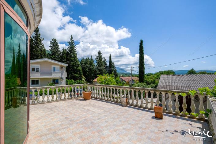 Image No.25-6 Bed House for sale