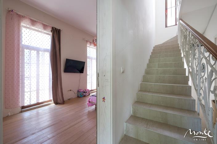 Image No.31-6 Bed House for sale