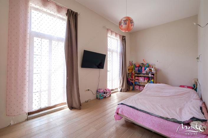 Image No.32-6 Bed House for sale