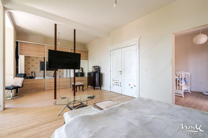 Image No.35-6 Bed House for sale