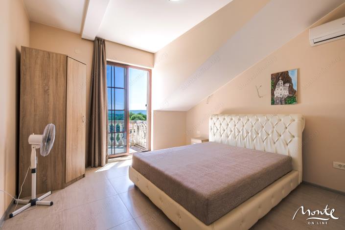 Image No.40-6 Bed House for sale