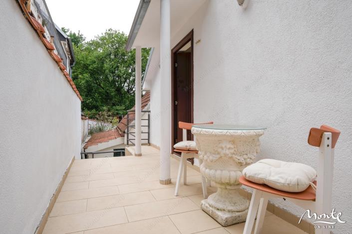 Image No.8-4 Bed Cottage for sale