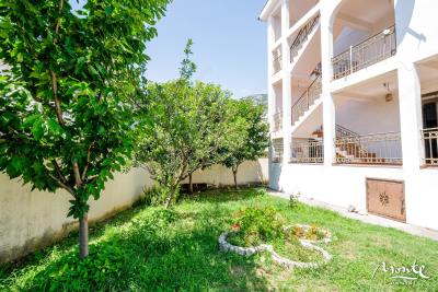 dom-s-apartamentami-sutomore-02