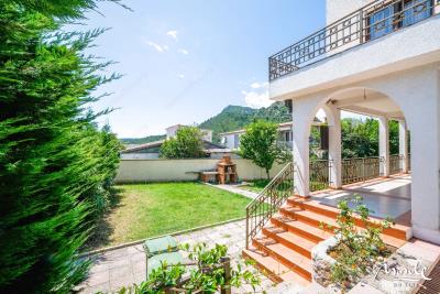 dom-s-apartamentami-sutomore-08