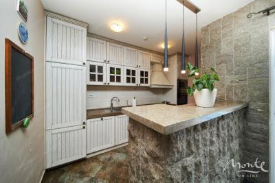 komfortnaya-4-etazhnaya-villa-v-bechichi-s-bassejnom-i-panoramnym-vidom_07