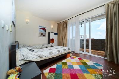 komfortnaya-4-etazhnaya-villa-v-bechichi-s-bassejnom-i-panoramnym-vidom_12