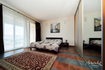 komfortnaya-4-etazhnaya-villa-v-bechichi-s-bassejnom-i-panoramnym-vidom_13