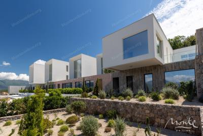 sovremennaya-villa-s-panoramnym-vidom-na-more-v-krashichi_01