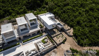 sovremennaya-villa-s-panoramnym-vidom-na-more-v-krashichi_09