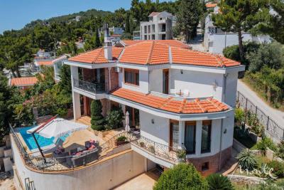 prostornyj-dom-s-vidom-na-more-i-apartamentami-dlya-arendy-v-shushane-bar_01