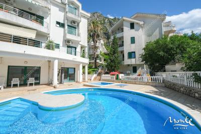 uyutnyj-tryohkomnatnyj-dupleks-s-vidom-na-more-risan_01