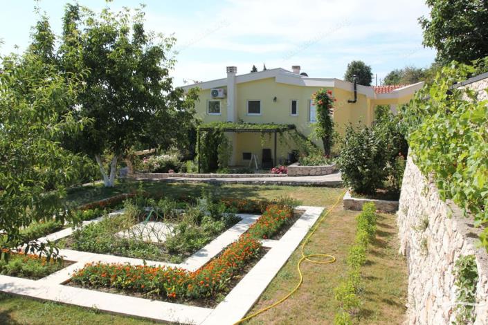 Image No.2-Maison de 5 chambres à vendre à Dobre Vode