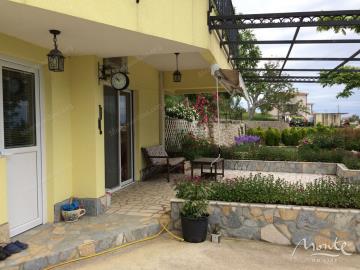 prostornyj-dom-s-fruktovym-sadom-i-panoramnym-vidom-na-more-dobra-voda_08