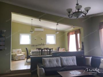 prostornyj-dom-s-fruktovym-sadom-i-panoramnym-vidom-na-more-dobra-voda_10