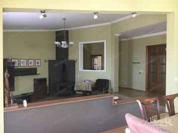 prostornyj-dom-s-fruktovym-sadom-i-panoramnym-vidom-na-more-dobra-voda_12