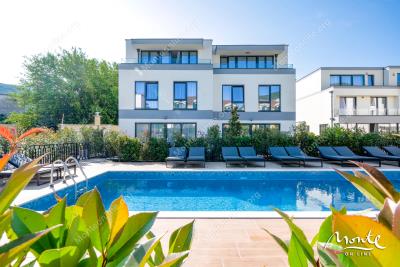 eksklyuzivnyj-taunhaus-v-zakrytom-komplekse-s-bassejnom-v-lastve-grbalskoj-chernogoriya_02