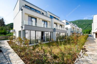 eksklyuzivnyj-taunhaus-v-zakrytom-komplekse-s-bassejnom-v-lastve-grbalskoj-chernogoriya_03