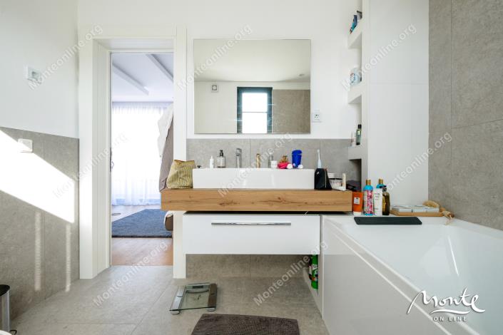 Image No.33-3 Bed Townhouse for sale