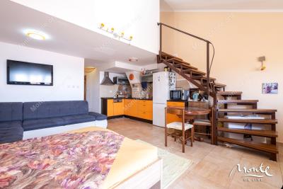 dvuhurovnevye-apartamenty-s-2-spalnyami-v-150-m-ot-morya-v-kamenari-herczeg-novi_05