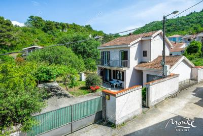 uhozhennyj-dom-s-sadom-i-garazhom-v-250-m-ot-morya-na-lushticze_02