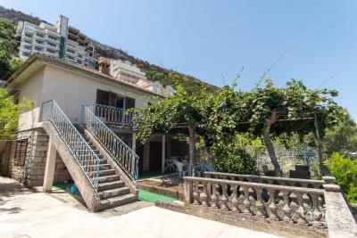 dom-u-morya-s-prichalom-i-panoramnym-vidom-v-nivicze-herczeg-novi_10