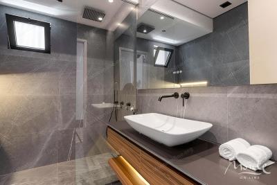 sovremennaya-kvartira-s-1-spalnej-v-dome-s-bassejnom-lastva-grbalska_12