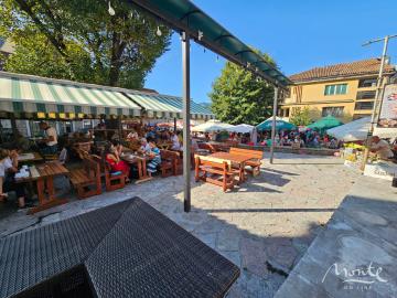 dejstvuyushhij-restoran-s-bolshoj-terrasoj-v-czentre-risana_01