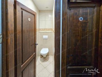 dejstvuyushhij-restoran-s-bolshoj-terrasoj-v-czentre-risana_09