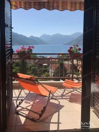 kvartira-s-2-spalnyami-i-panoramnym-vidom-na-more-v-dobrote_02