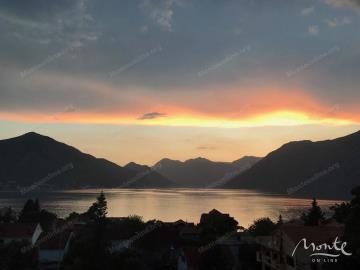 kvartira-s-2-spalnyami-i-panoramnym-vidom-na-more-v-dobrote_15