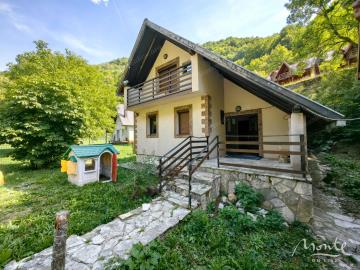 unikalnyj-kompleks-iz-dvuh-domov-s-garazhom-i-zonoj-otdyha-u-reki-kolashin_03