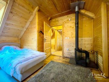 unikalnyj-kompleks-iz-dvuh-domov-s-garazhom-i-zonoj-otdyha-u-reki-kolashin_16