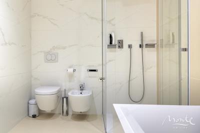 apartament-s-1-spalnej-i-terrasoj-s-vidom-na-more-v-dukley-gardens-budva_09